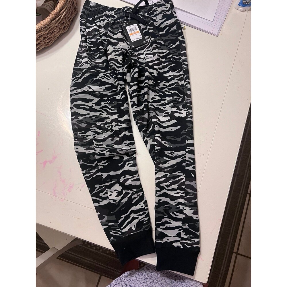 New with tags under armour camo jogger